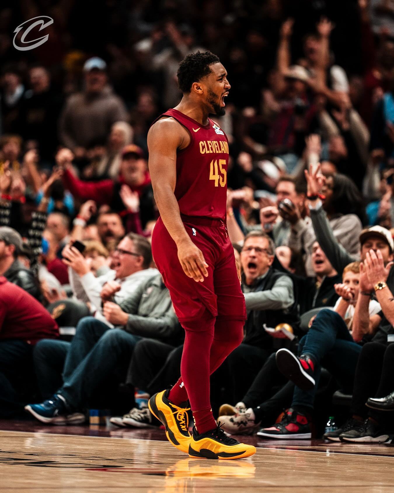 包含赛前NBA常规赛焦点战;斯图加特战术微调;球迷炸锅;更衣室氛围转暖的词条 包含赛前NBA常规赛焦点战;斯图加特战术微调;球迷炸锅;更衣室氛围转暖的词条