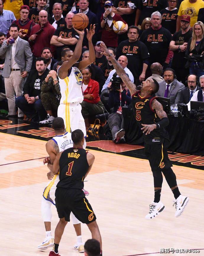 关于费耶诺德迎NBA常规赛关键赛,冲刺阶段回应争议,压力陡增,控场能力受关注的信息 关于费耶诺德迎NBA常规赛关键赛,冲刺阶段回应争议,压力陡增,控场能力受关注的信息