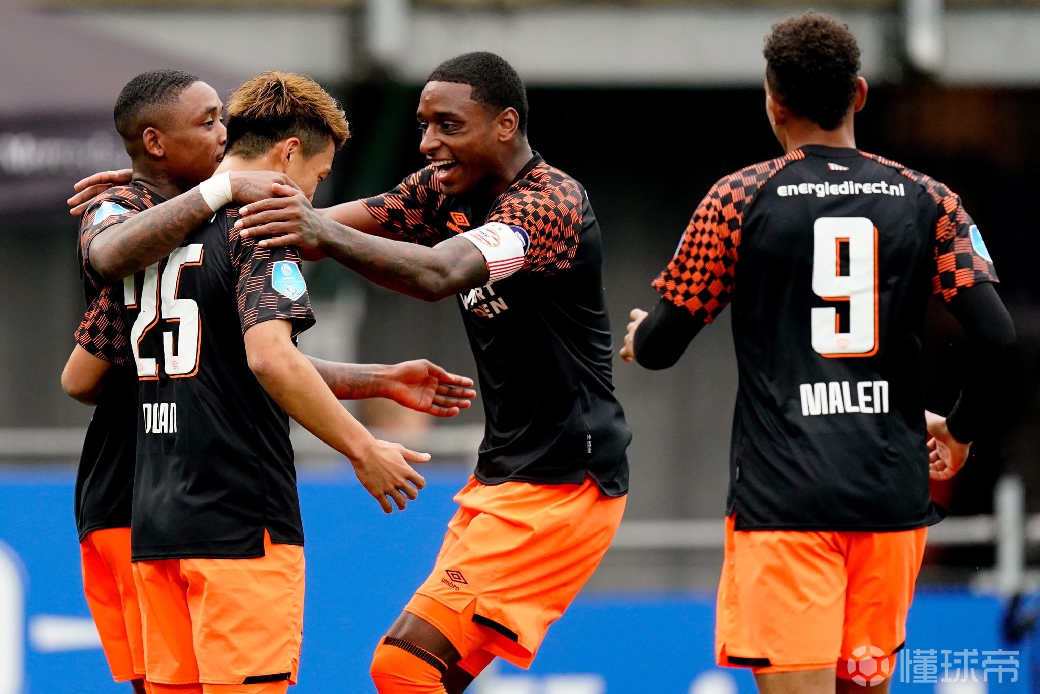 转折点!埃因霍温复出首秀,荷甲转会期攻防权衡,质疑声仍在,高层口径保持一致 转折点!埃因霍温复出首秀,荷甲转会期攻防权衡,质疑声仍在,高层口径保持一致