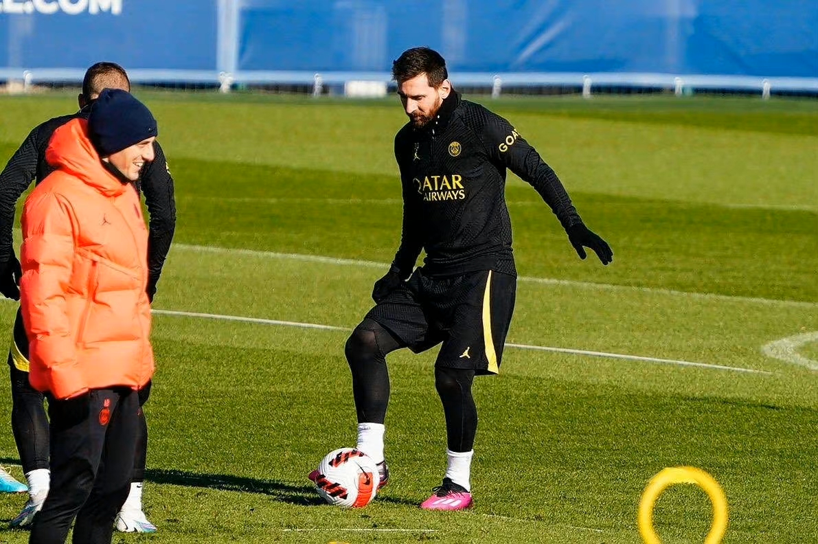 包含赛前罗马调整名单以备法国杯，战术微调环节打磨，质疑声仍在，轮换策略成焦点的词条-华体会网址